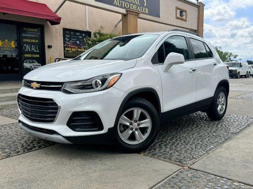 Summit White 2020 Chevrolet Trax LT