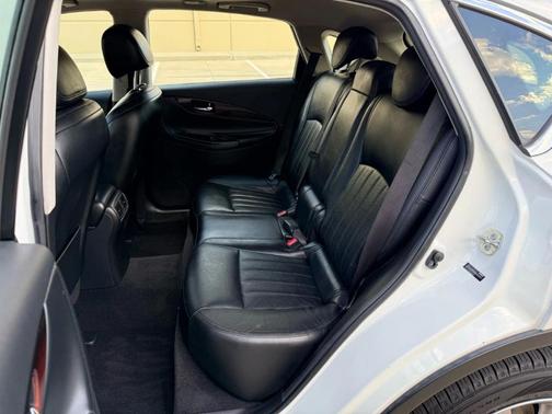 2017 INFINITI QX50 Base