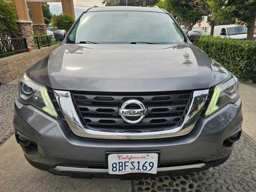 2017 Nissan Pathfinder SL