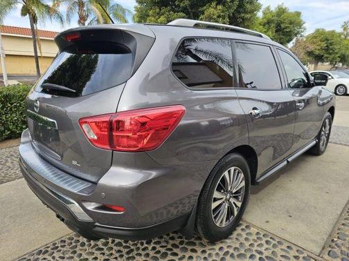 2017 Nissan Pathfinder SL