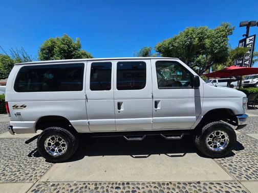 2014 Ford E350 Super Duty XLT