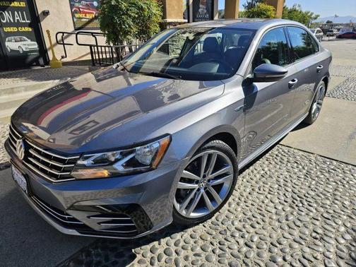 2018 Volkswagen Passat 2.0T R-Line