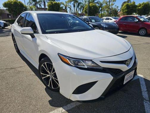 2020 Toyota Camry SE