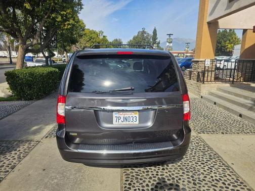 2016 Chrysler Town & Country Touring