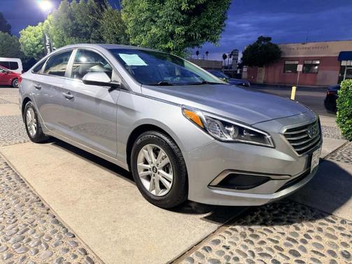 2017 Hyundai SONATA SE