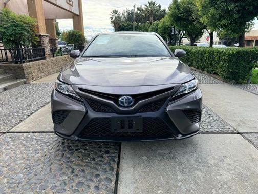 2019 Toyota Camry Hybrid SE
