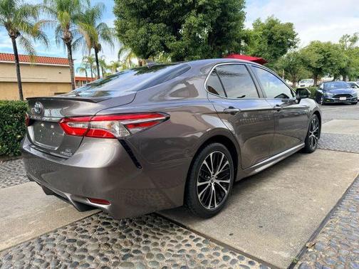 2019 Toyota Camry Hybrid SE