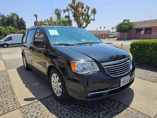 2016 Chrysler Town & Country Touring