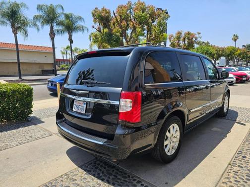 2016 Chrysler Town & Country Touring