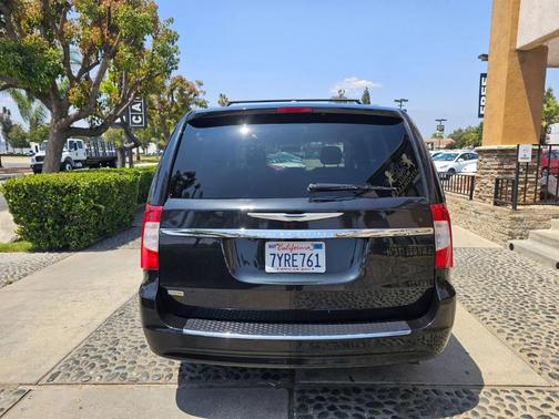 2016 Chrysler Town & Country Touring