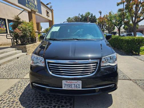 2016 Chrysler Town & Country Touring