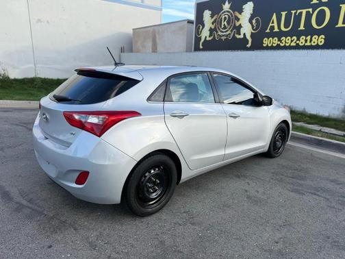 2017 Hyundai Elantra GT Base