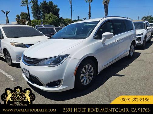 Bright White Clearcoat 2019 Chrysler Pacifica Touring-L