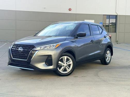 Gun Metallic 2024 Nissan Kicks S
