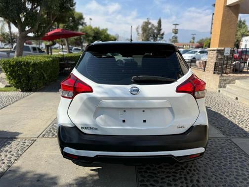 2019 Nissan Kicks SR