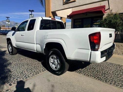 2022 Toyota Tacoma SR