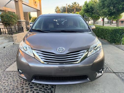 2017 Toyota Sienna XLE Premium
