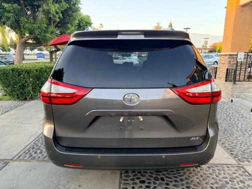 2017 Toyota Sienna XLE Premium