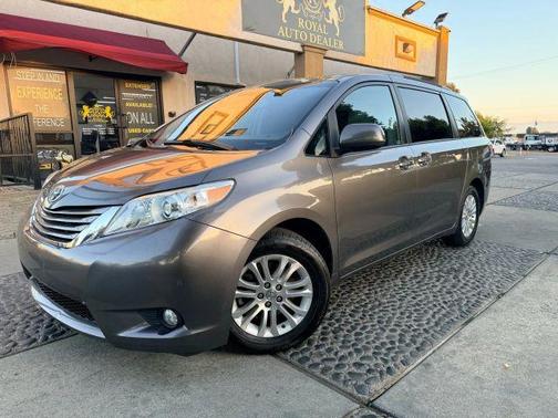 2017 Toyota Sienna XLE Premium