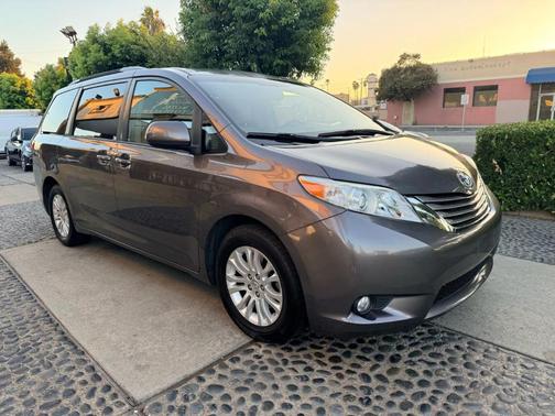 2017 Toyota Sienna XLE Premium
