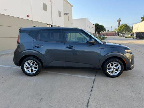 Gravity Gray 2023 Kia Soul LX