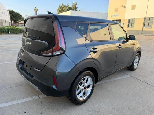 Gravity Gray 2023 Kia Soul LX