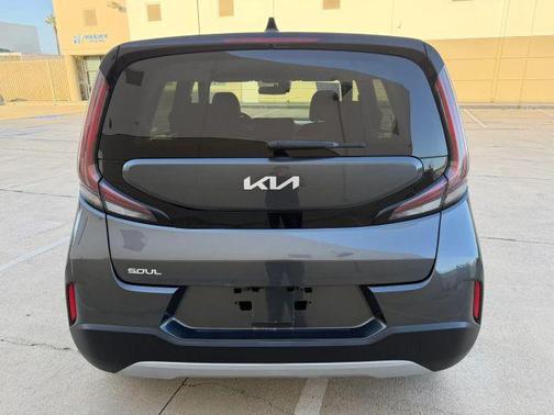Gravity Gray 2023 Kia Soul LX
