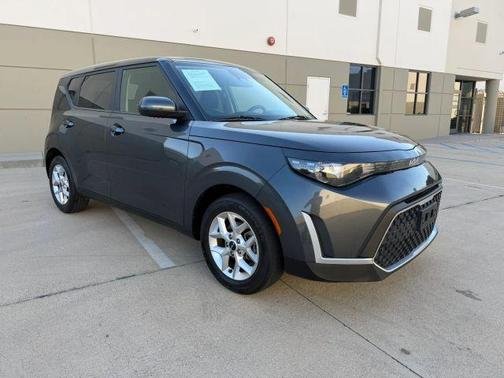 Gravity Gray 2023 Kia Soul LX