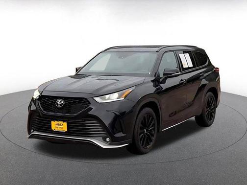 Midnight Black Metallic 2025 Toyota Highlander XSE