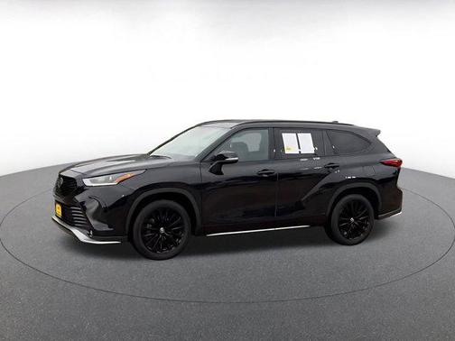Midnight Black Metallic 2025 Toyota Highlander XSE