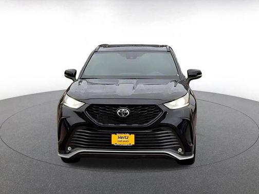 Midnight Black Metallic 2025 Toyota Highlander XSE