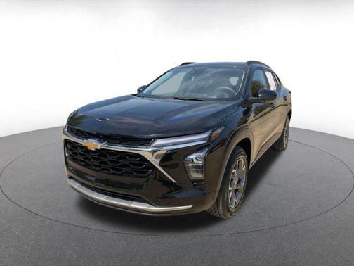 Mosaic Black Metallic 2025 Chevrolet Trax LT