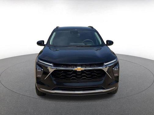 Mosaic Black Metallic 2025 Chevrolet Trax LT