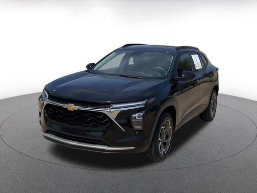 Mosaic Black Metallic 2025 Chevrolet Trax LT