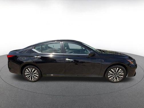 Super Black 2025 Nissan Altima SV FWD