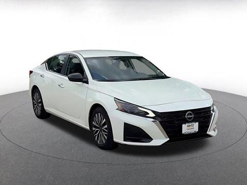Glacier White 2025 Nissan Altima SV FWD