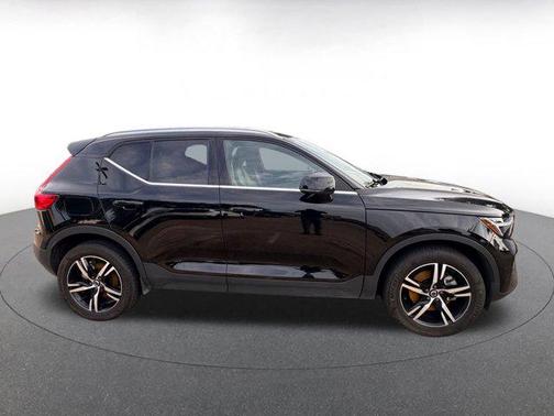 2024 Volvo XC40 CORE