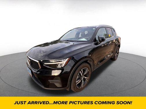 2024 Volvo XC40 CORE