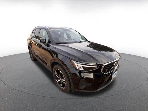 2024 Volvo XC40 CORE