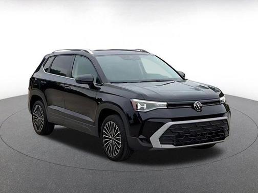 Deep Black Pearl 2025 Volkswagen Taos 1.5T SE