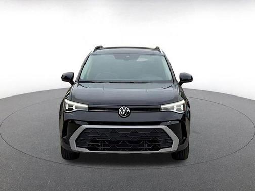 Deep Black Pearl 2025 Volkswagen Taos 1.5T SE