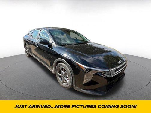 Aurora Black Pearl 2025 Kia K4 LXS