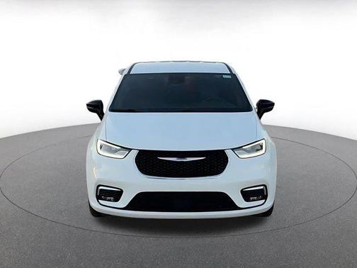 2025 Chrysler Pacifica L