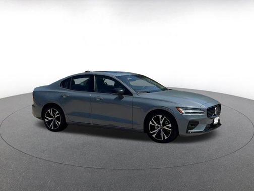 2024 Volvo S60 B5 Core Dark Theme