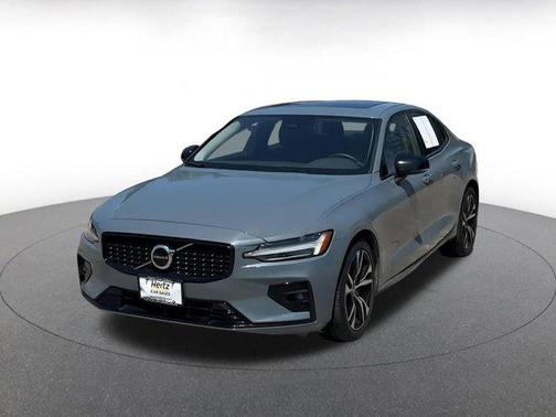 2024 Volvo S60 B5 Core Dark Theme