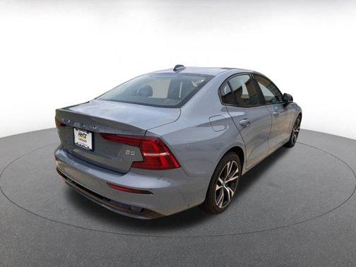 2024 Volvo S60 B5 Core Dark Theme