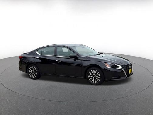 Super Black 2025 Nissan Altima SV FWD