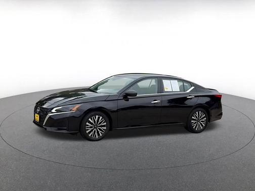 Super Black 2025 Nissan Altima SV FWD
