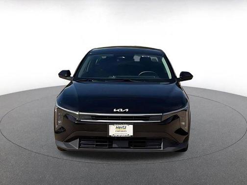 Aurora Black Pearl 2025 Kia K4 LXS