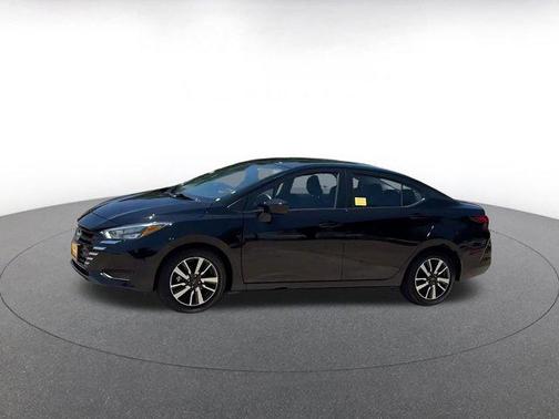 Super Black 2025 Nissan Versa 1.6 SV